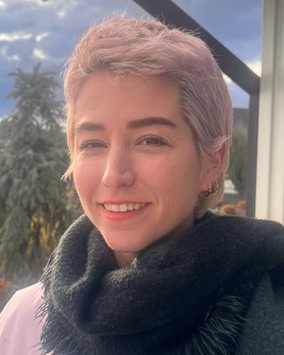 Photo of Julia Vantrimpont, Pre-Licensed Professional