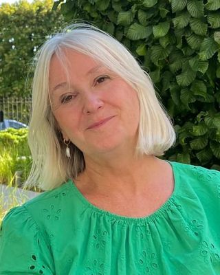 Photo of Lisa-Marie Coles, Psychotherapist, MA, HCPC-Art Therap.