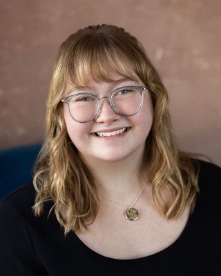 Photo of Presley Tapken, Pre-Licensed Professional, MA, t-LMHC