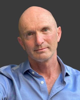 Photo of Lucas Dawe, Psychotherapist, MNCPS Acc.