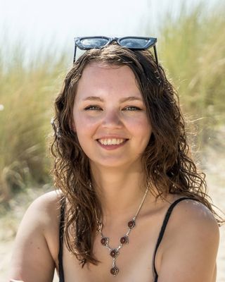 Photo of Cara Davidson, Psychotherapist, MSc, MBACP