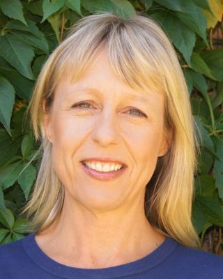 Photo of Larissa "Lara" Lau - Bespoke Therapy Melbourne, Social Worker, AMHSW
