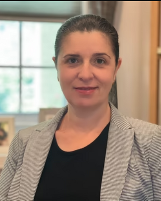 Photo of Lucia Resende, Psychiatric Nurse Practitioner, PMHNP