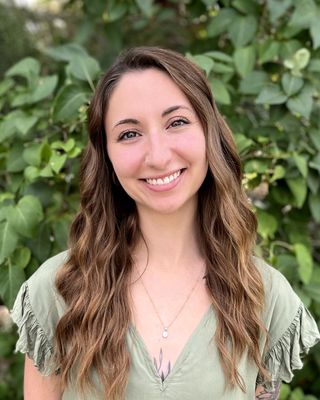 Photo of Lauren Lawrence, Pre-Licensed Professional