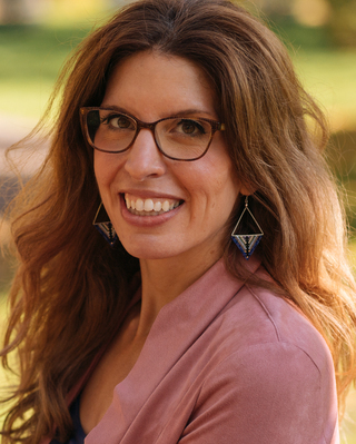 Photo of Elizabeth Joy Dubois, Registered Social Worker in P7A, ON