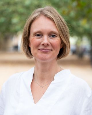 Photo of Dr Hanne Warren - Thea Psychology, Psychologist, HCPC - Clin. Psych.