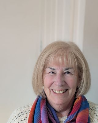 Photo of Lorna Pinkerton, Psychotherapist, MBABCP