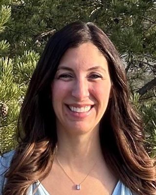 Photo of Dr. Noelle Liwski Hanson, Psychologist, PhD, RPsych