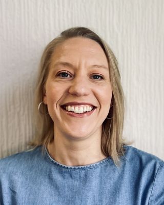 Photo of Abigail Robertson, Psychotherapist, MSc, HCPC-Art Therap.