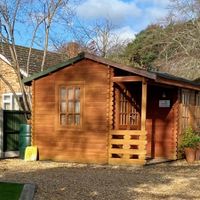 Gallery Photo of Oasis Psychology offers therapeutic appointments at The Cabin. A safe and warm space in a residential area near Wimborne. 
