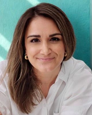 Photo of Dr Nina Memarnia, Psychologist, PsychD, HCPC - Clin. Psych.