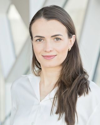 Photo of Adrianna Rabeda-Kowalczak - Best Anxiety & Life Transitions Therapy Calgary, Registered Provisional Psychologist, MSc