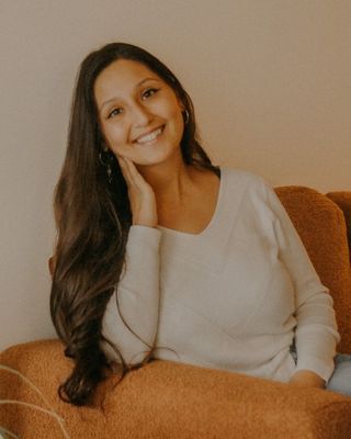 Photo of Erika Avgi, Clinical Social Work/Therapist, LCSW