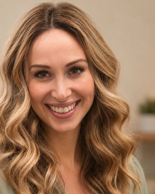 Photo of Nicole Nash, Registered Psychotherapist (Qualifying)