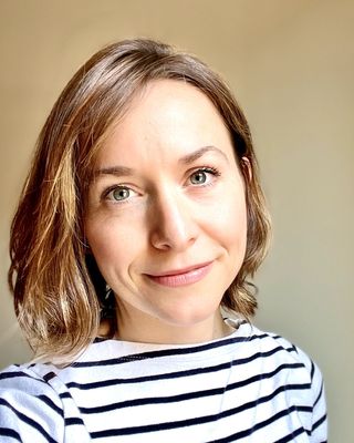 Photo of Elizabeth Swearingen, Licensed Creative Arts Therapist, MA, LCAT, RDT