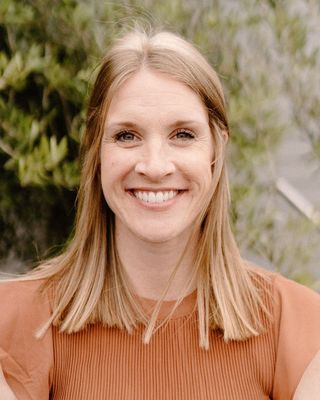 Photo of Kelly Lundquist, Marriage & Family Therapist Associate, MS, MA