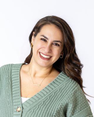 Photo of Beth Calabrese, Pre-Licensed Professional, MA, R-DMT, PMH-C