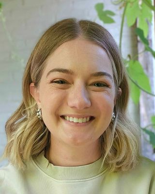 Photo of Rhiannon White, Registered Psychotherapist (Qualifying), BA