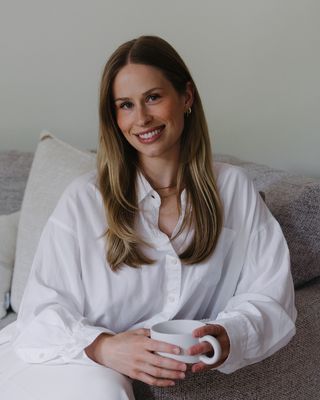 Photo of Raevyn Hallett, Counsellor, RCC, MACP