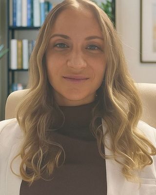 Photo of Jenna Manzione, Psychiatric Nurse Practitioner, PHNP