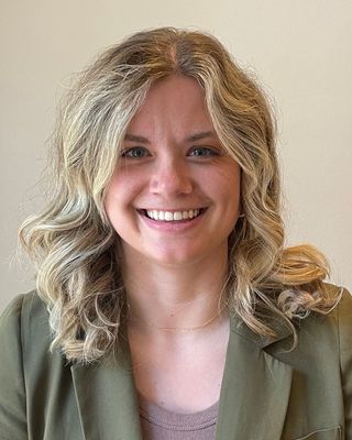 Photo of Julia Hilbert, Psychologist, PhD, LP