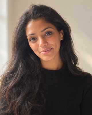 Photo of Elisha Mirza, Psychotherapist, MA, BPC