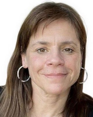 Photo of Kaya Platt, Psychotherapist, MBACP