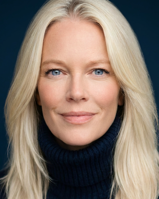 Photo of Flora de Quincey, Counsellor, MA, MNCPS Acc.