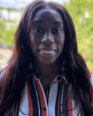 Photo of Shennelle Robinson, Pre-Licensed Professional