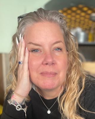 Photo of Dr. Abbe Egan, Psychologist, PhD, LP