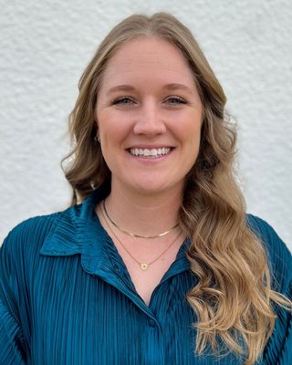 Photo of Lauren Cadwallader, Associate Professional Clinical Counselor, APCC