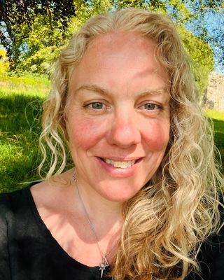 Photo of Fiona Lewis, Psychotherapist, MA, HCPC-Art Therap.