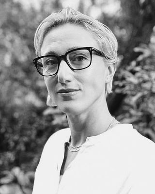 Photo of Laura Ives Lynas-Gray, Psychotherapist, MA, MUKCP