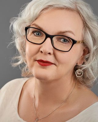 Photo of Cindy Owen, Registered Psychotherapist, BA, RPT, MBT