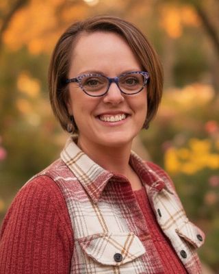 Photo of Jen Robertson, Licensed Mental Health Counselor, LMHC