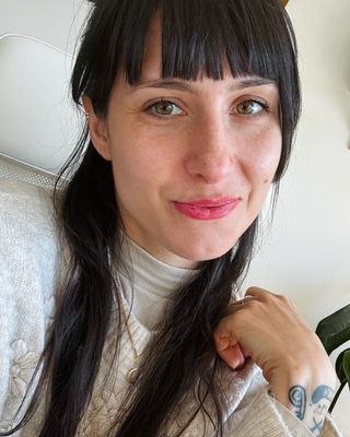 Photo of Natalie V. Bochenska Somatic Art Psychotherapy, Registered Psychotherapist, RP, DTATI