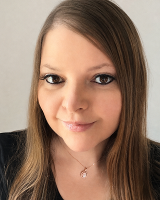Photo of Leigha Perlewitz, Clinical Social Work/Therapist, MSW, LCSW