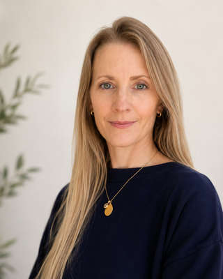 Photo of Tori Alexander, Counsellor, MSc, UKCP Trainee