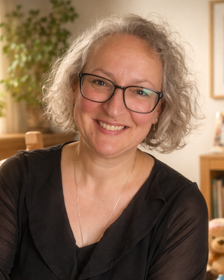 Photo of Julia L Hope, Counsellor, MNCPS Acc.