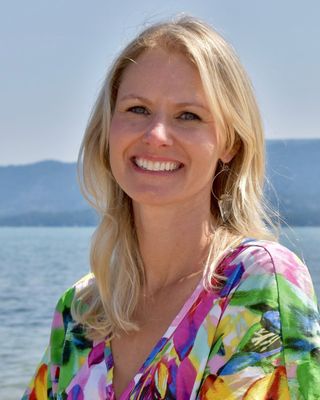 Photo of Shannon Bruckbauer, Marriage & Family Therapist Associate, AMFT, APCC