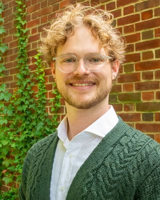 Photo of Alex Mays Bryson, Clinical Social Work/Therapist, MSW, LSW