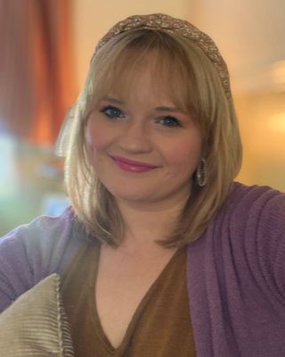 Photo of Anna Queen, Counselor, MA LPCC, EMDR, EXAT