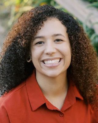 Photo of Flo Oliveira, Marriage & Family Therapist Associate in Lincoln, CA