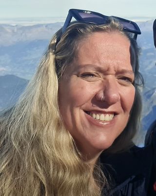 Photo of Dani Tabb, Counsellor, MNCPS Acc.