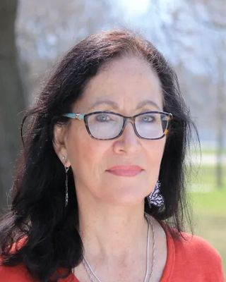 Photo of Marina Ford, Registered Psychotherapist, MEd, RP, GIT