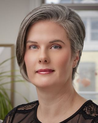 Photo of Lindsay Comrie, Registered Psychotherapist (Qualifying), MACP, BEd, OCT