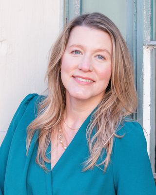 Photo of Cheryl Walpole Tiku, Creative Arts Therapist, MPS, LPC, LCAT, LPAT, ATR-BC