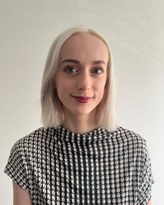 Photo of Dr Emily Igoe, Psychologist, PsychD, HCPC - Clin. Psych.