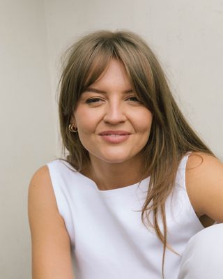Photo of Eleanor Smith, Psychotherapist, PhD, UKCP Trainee