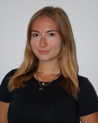 Photo of Holly Myles, Registered Psychotherapist (Qualifying), MACP, BScH